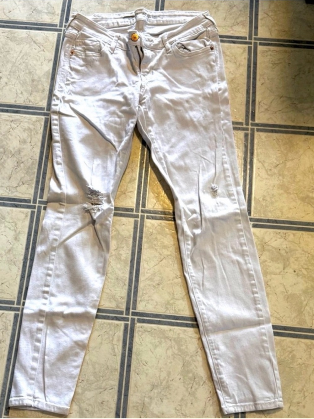 Old Navy Rockstar Low Rise White Distressed Skinny Jeans Size 6R